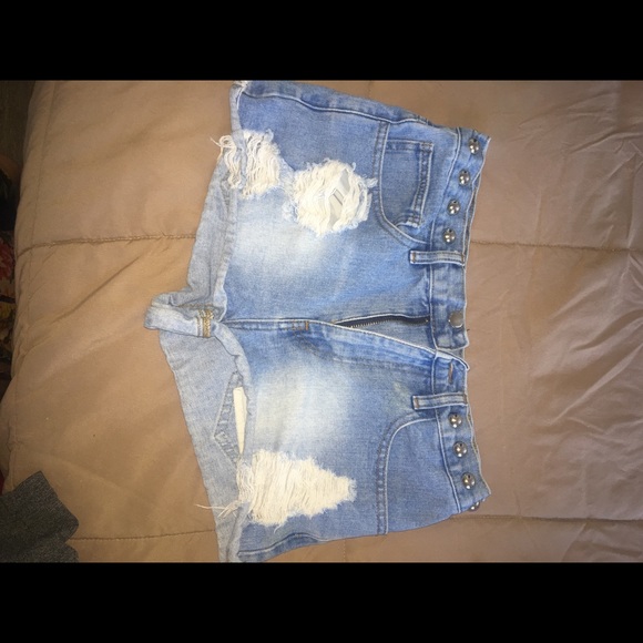 Shorts - Picture 3 of 4